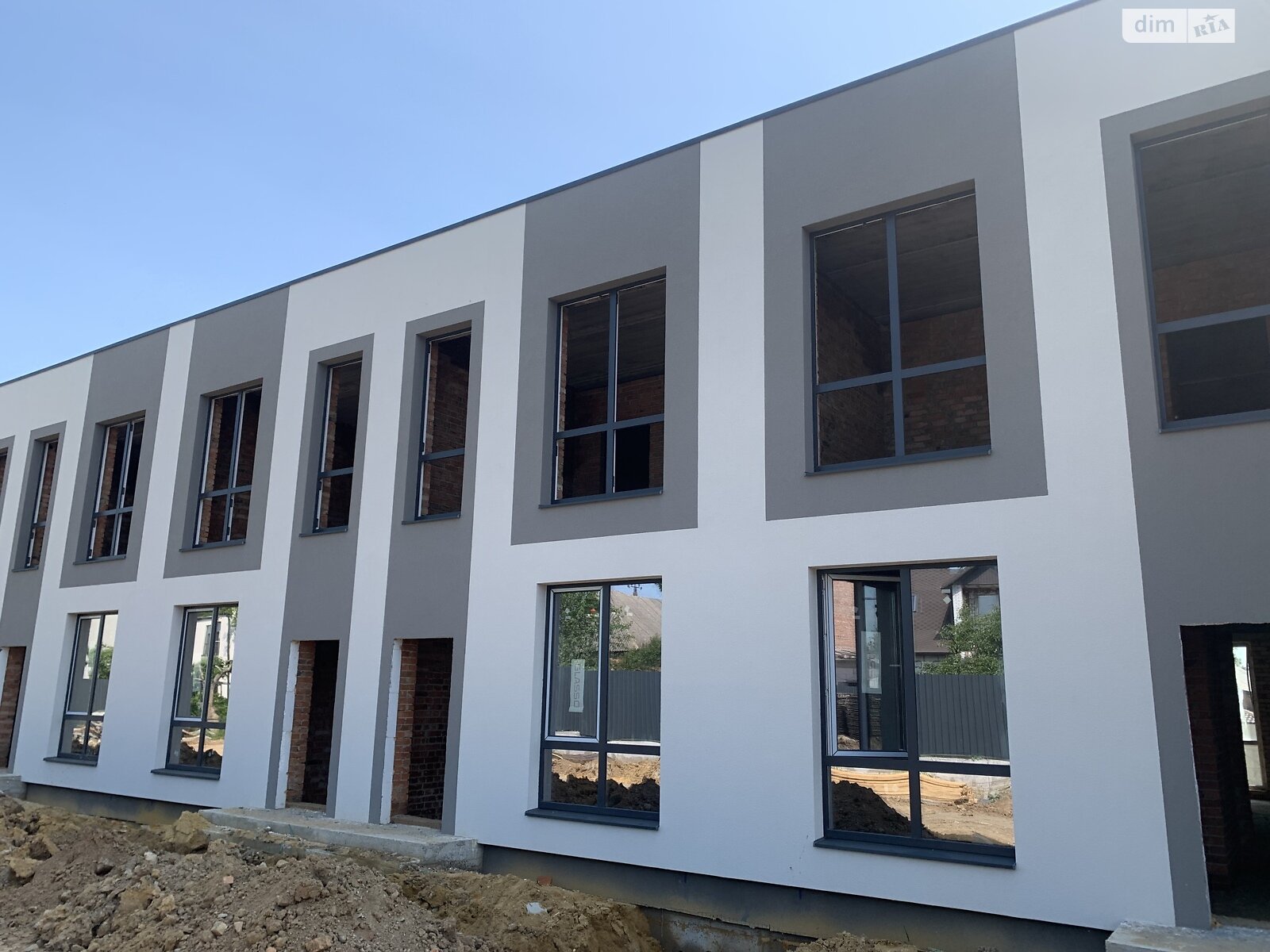 4 КІМ. ТАУНХАУС, ПЛОЩА - 115 м², ЦІНА - 67 000 $
, вул. Мирна