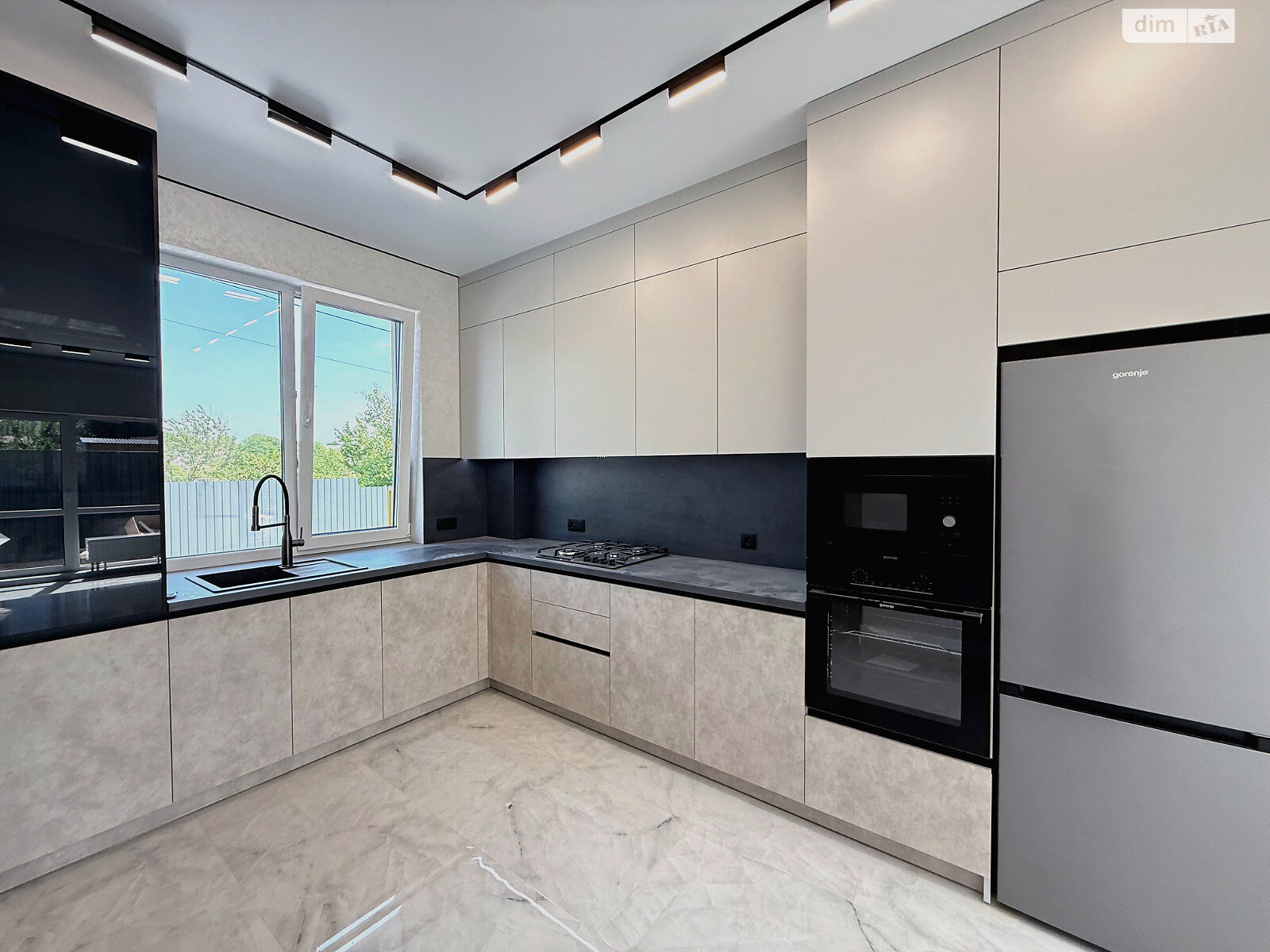2 КІМ. ТАУНХАУС, ПЛОЩА - 73 м², ЦІНА - 87 900 $
