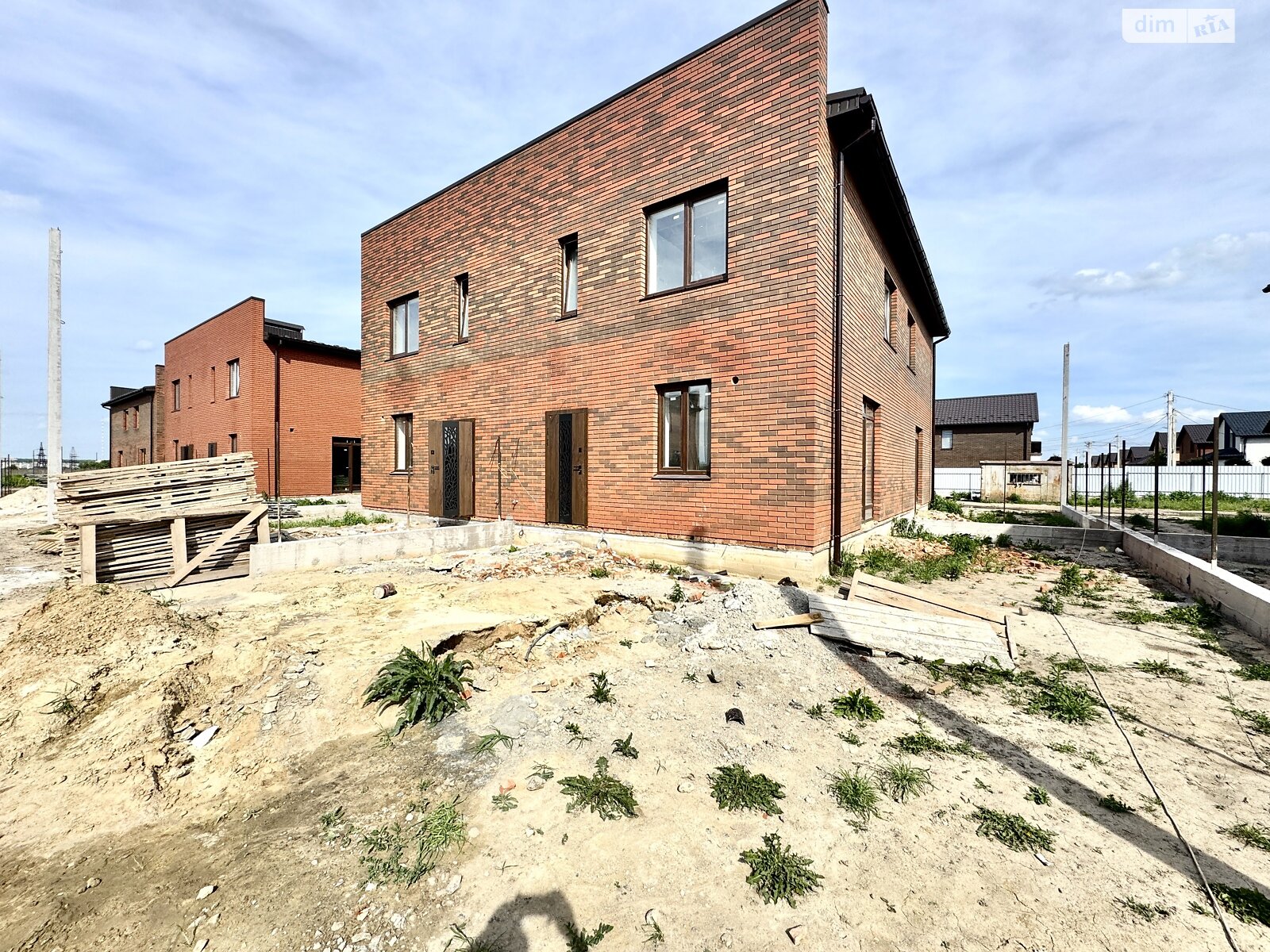 Обʼєкт нерухомості: 2 КІМ. ТАУНХАУС, ПЛОЩА - 72 м², ЦІНА - 53 000 $
, вулиця Мелодійна — HUBTRUST, Вінниця