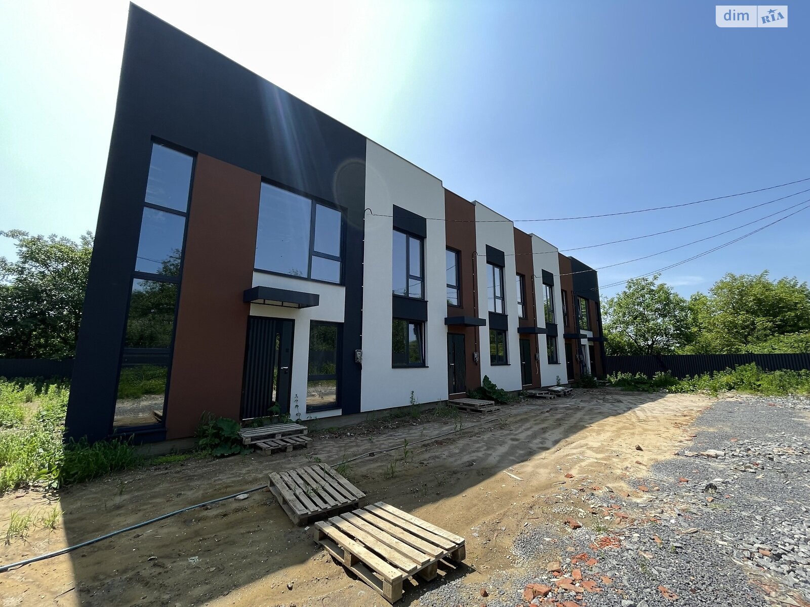 2 КІМ. ТАУНХАУС, ПЛОЩА - 90 м², ЦІНА - 58 000 $
, вул. Садова